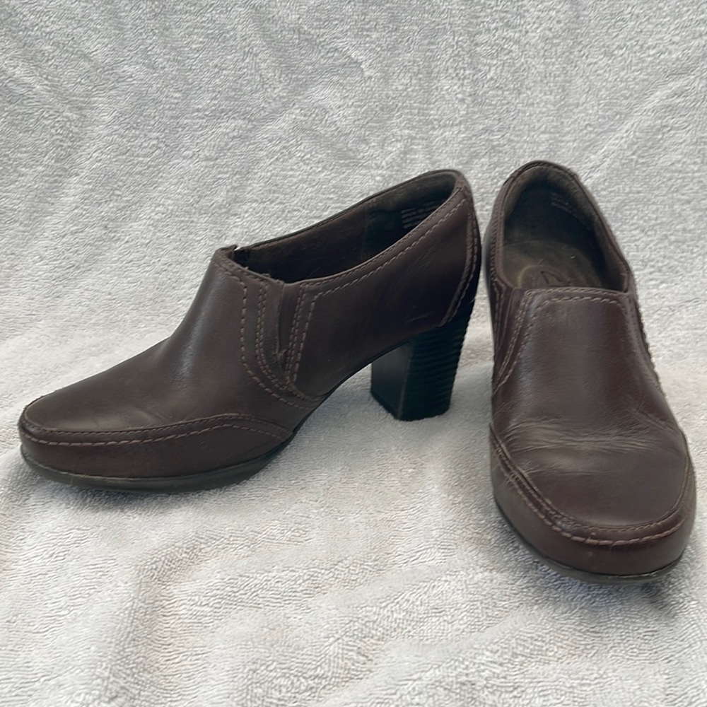 Brown Clarks bendables size 6.5